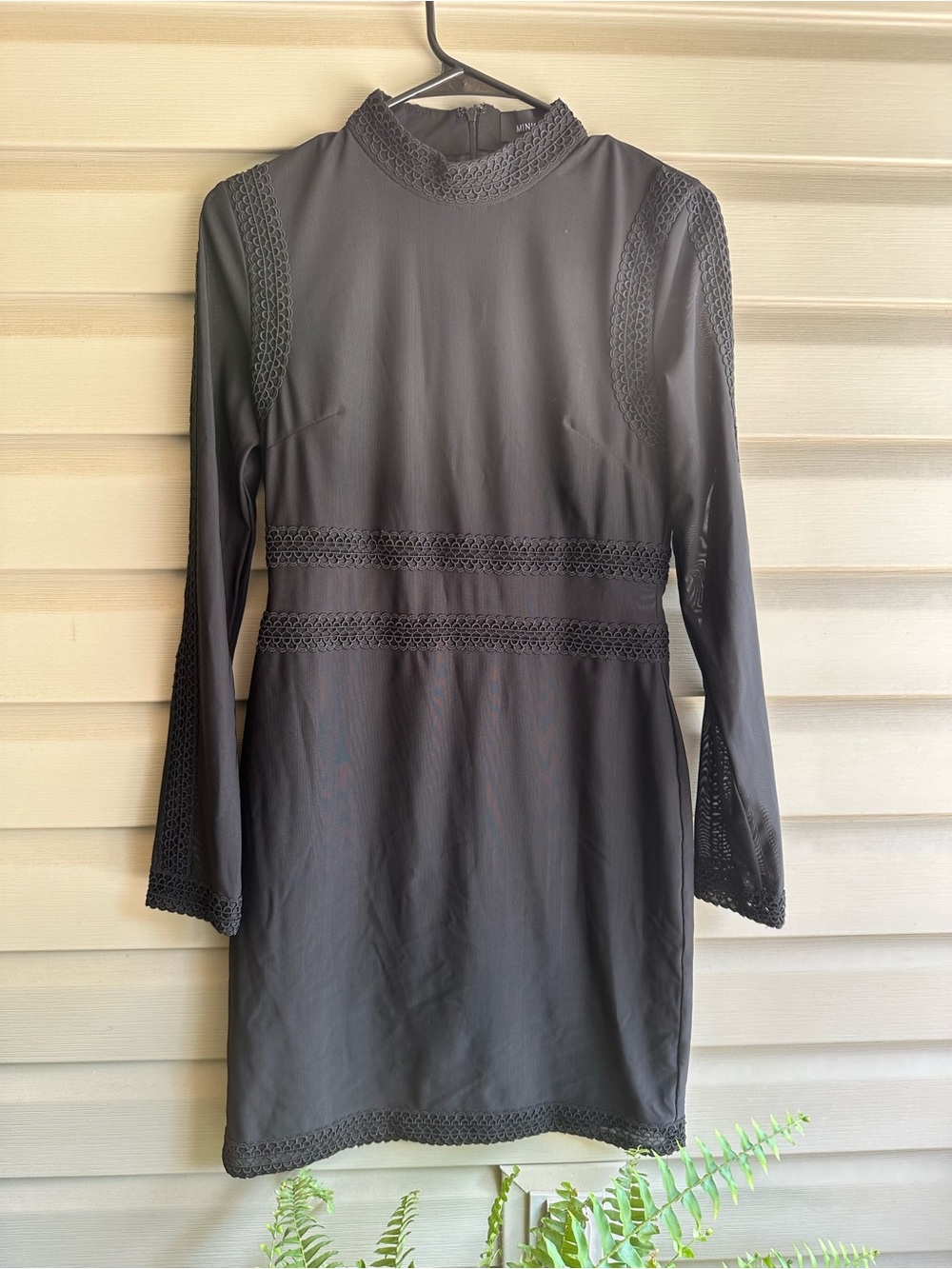 MINKPINK Black Long-Sleeve Lace-Trim Mini Dress Sheer Size Medium (2*2)